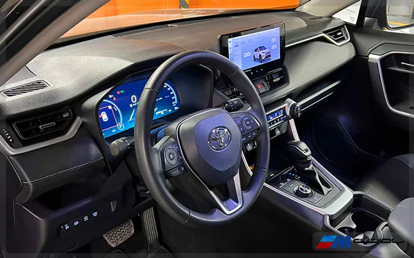 نمای داخلی تویوتا راو4